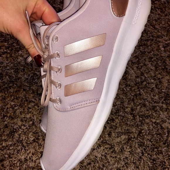 Adidas women’s sneaker - Picture 2 of 2